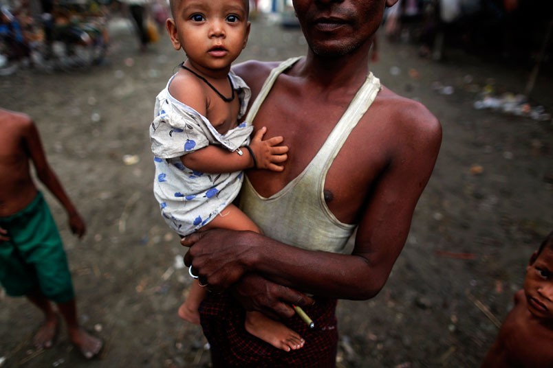 Picture link: The Telegraphবাচ্চা বুকে নিয়ে এক রেহিঙ্গা পিতা, Picture: REUTERS/Damir Sagol